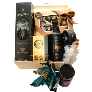 Cadoul Special Christmas cu delicatese premium și prezentare în cufăr de lemn elegant.